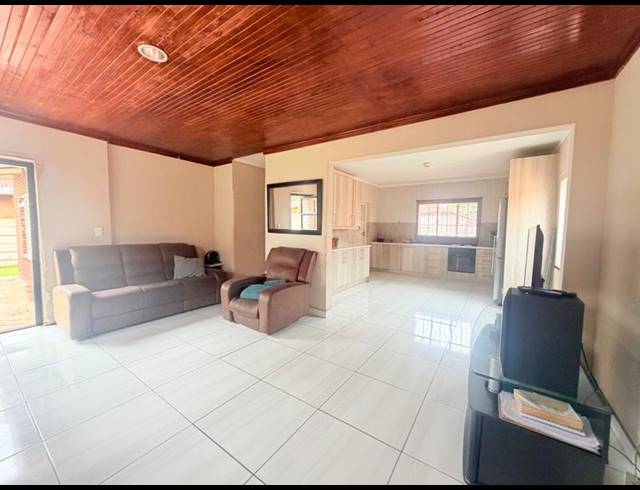 3 BEDROOM HOUSE FOR SALE IN VANDERBIJLPARK CW 5